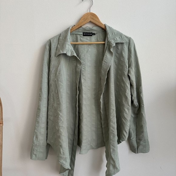 PRETTY LITTLE THING SAGE GREEN WRAP FRONT TIE BLOUSE LIGHT WEIGHT - Picture 2 of 6